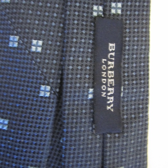 Burberry Men's 100% Silk Tie - Picture 4 of 5